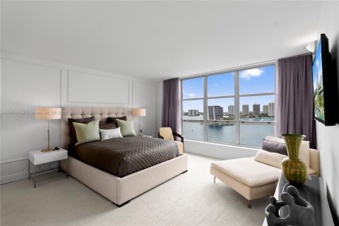 Condominio en venta en Aventura, Florida, 2 dormitorios, 125.7 m2 № 1400310 - foto 15