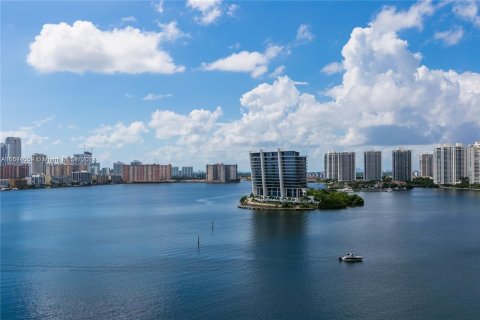 Condominio en venta en Aventura, Florida, 2 dormitorios, 125.7 m2 № 1400310 - foto 1