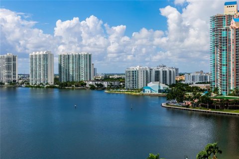 Condominio en venta en Aventura, Florida, 2 dormitorios, 125.7 m2 № 1400310 - foto 2