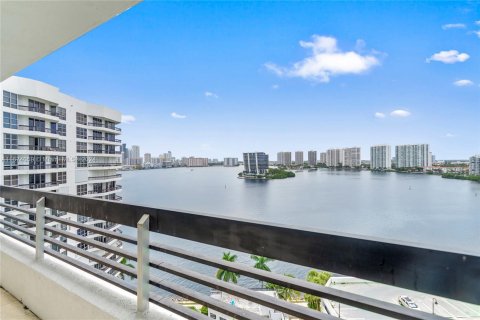 Condominio en venta en Aventura, Florida, 2 dormitorios, 125.7 m2 № 1400310 - foto 29