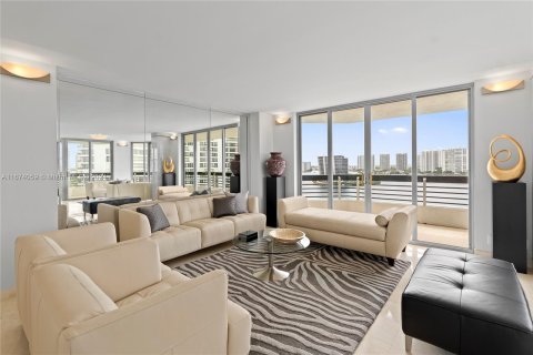 Condominio en venta en Aventura, Florida, 2 dormitorios, 125.7 m2 № 1400310 - foto 5