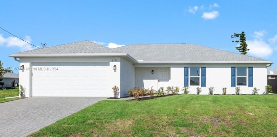 House in Cape Coral, Florida 4 bedrooms, 164.16 sq.m. № 1348297