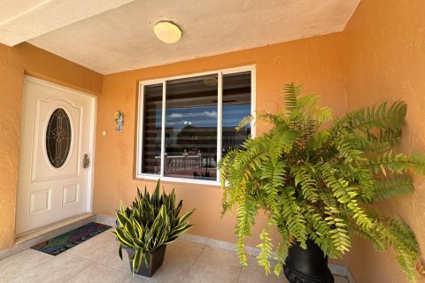 Townhouse in Hialeah, Florida 3 bedrooms, 157.19 sq.m. № 1129232 - photo 2