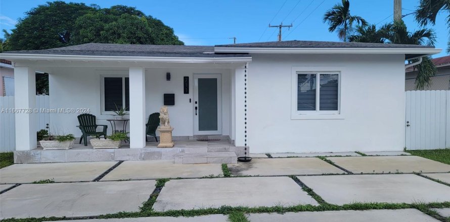 House in Miami, Florida 3 bedrooms, 136.1 sq.m. № 1383525