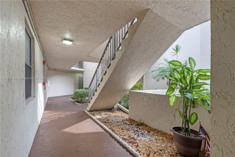 Condominio en venta en Tamarac, Florida, 2 dormitorios, 96.62 m2 № 1383526 - foto 1