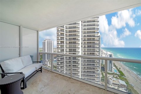 Condo in Hallandale Beach, Florida, 1 bedroom  № 1346033 - photo 21