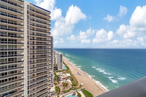 Condo in Hallandale Beach, Florida, 1 bedroom  № 1346033 - photo 29