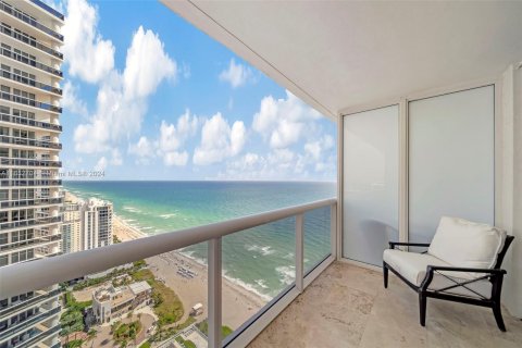 Condo in Hallandale Beach, Florida, 1 bedroom  № 1346033 - photo 23