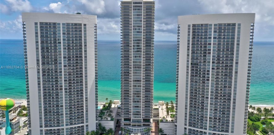 Condo in Hallandale Beach, Florida, 1 bedroom  № 1346033