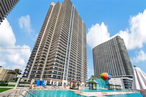 Condo in Hallandale Beach, Florida, 1 bedroom  № 1346033 - photo 3