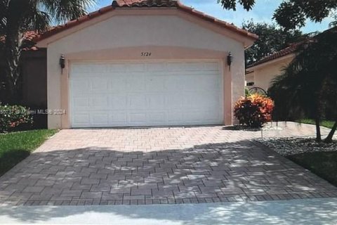 House in Boynton Beach, Florida 3 bedrooms, 150.69 sq.m. № 1345975 - photo 1