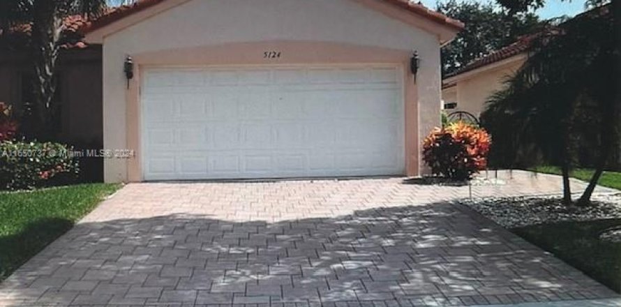 House in Boynton Beach, Florida 3 bedrooms, 150.69 sq.m. № 1345975