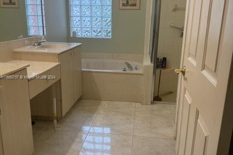 House in Boynton Beach, Florida 3 bedrooms, 150.69 sq.m. № 1345975 - photo 12