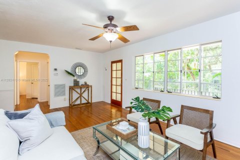 Casa en venta en Miami, Florida, 3 dormitorios, 111.39 m2 № 123303 - foto 1