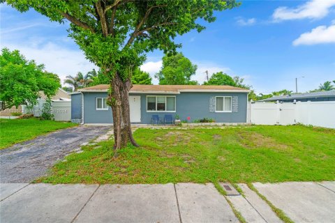 House in Fort Lauderdale, Florida 3 bedrooms, 96.25 sq.m. № 1306015 - photo 1