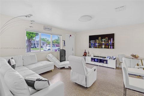 House in Fort Lauderdale, Florida 3 bedrooms, 96.25 sq.m. № 1306015 - photo 6