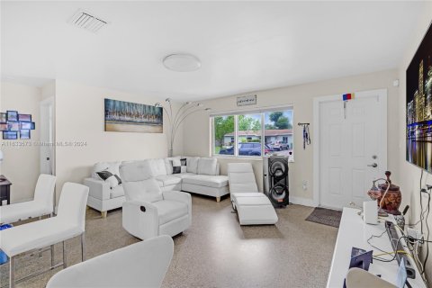 House in Fort Lauderdale, Florida 3 bedrooms, 96.25 sq.m. № 1306015 - photo 7