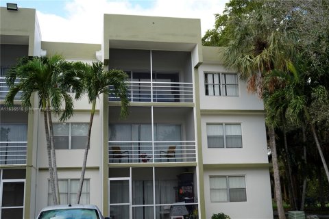 Copropriété à vendre à Sunrise, Floride: 2 chambres, 87.7 m2 № 1306114 - photo 10