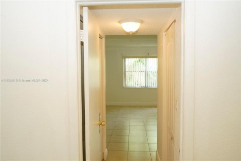 Copropriété à vendre à Sunrise, Floride: 2 chambres, 87.7 m2 № 1306114 - photo 24