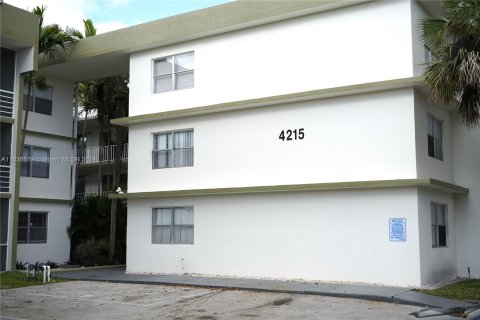 Condo in Sunrise, Florida, 2 bedrooms  № 1306114 - photo 9