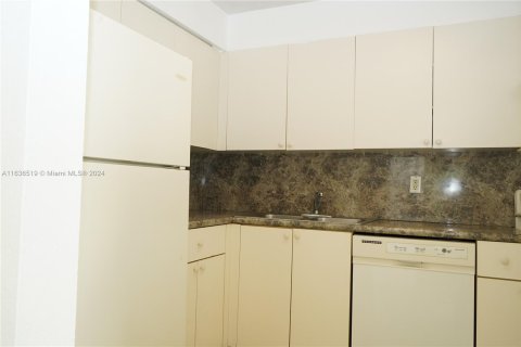 Condo in Sunrise, Florida, 2 bedrooms  № 1306114 - photo 13