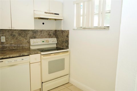 Condo in Sunrise, Florida, 2 bedrooms  № 1306114 - photo 14