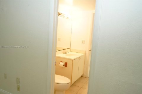 Condo in Sunrise, Florida, 2 bedrooms  № 1306114 - photo 29