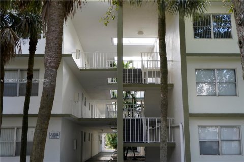 Copropriété à vendre à Sunrise, Floride: 2 chambres, 87.7 m2 № 1306114 - photo 11