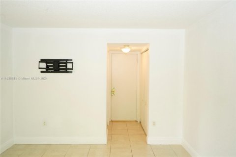 Condo in Sunrise, Florida, 2 bedrooms  № 1306114 - photo 25