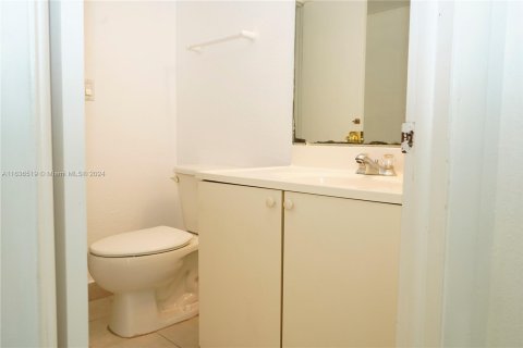 Condo in Sunrise, Florida, 2 bedrooms  № 1306114 - photo 18