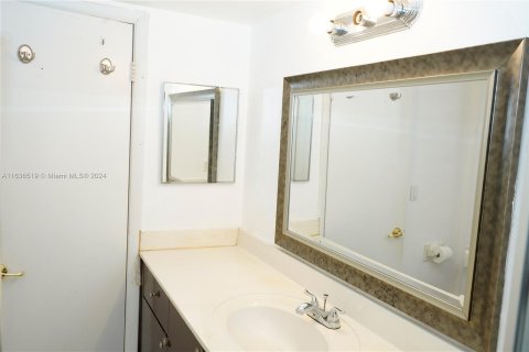 Condo in Sunrise, Florida, 2 bedrooms  № 1306114 - photo 5