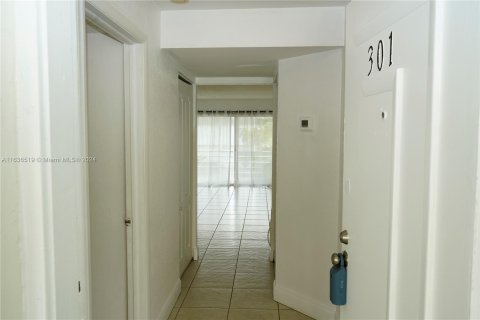 Copropriété à vendre à Sunrise, Floride: 2 chambres, 87.7 m2 № 1306114 - photo 12