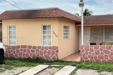 House in Hialeah, Florida 3 bedrooms, 106.93 sq.m. № 1305983 - photo 1