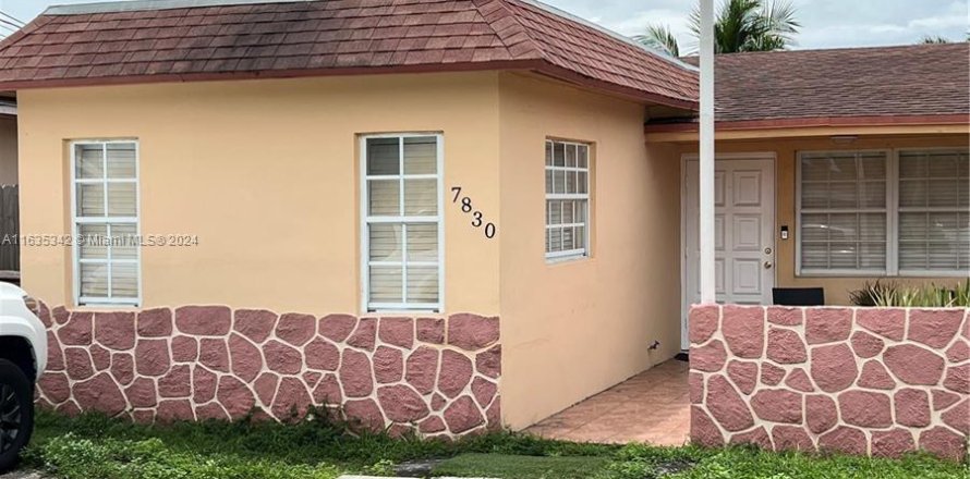 House in Hialeah, Florida 3 bedrooms, 106.93 sq.m. № 1305983