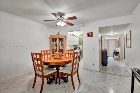 Copropriété à vendre à Pembroke Pines, Floride: 2 chambres, 110.55 m2 № 1173522 - photo 8