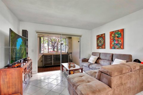 Copropriété à vendre à Pembroke Pines, Floride: 2 chambres, 110.55 m2 № 1173522 - photo 17