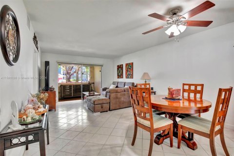 Copropriété à vendre à Pembroke Pines, Floride: 2 chambres, 110.55 m2 № 1173522 - photo 6