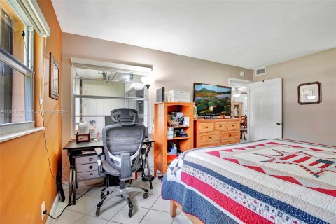 Copropriété à vendre à Pembroke Pines, Floride: 2 chambres, 110.55 m2 № 1173522 - photo 24