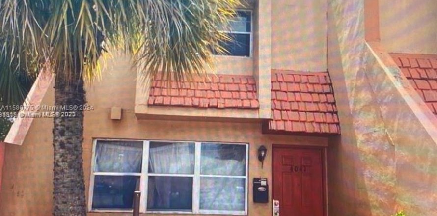 Condo in Lauderhill, Florida, 2 bedrooms  № 1173523