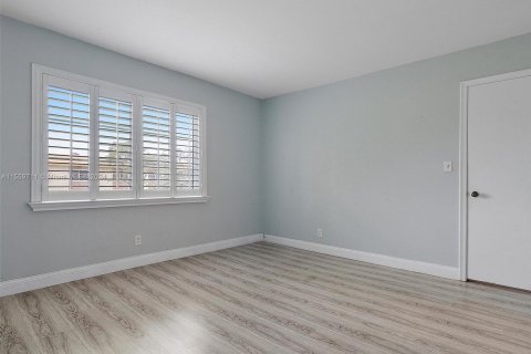 Condominio en venta en Wilton Manors, Florida, 1 dormitorio, 69.68 m2 № 1081316 - foto 8