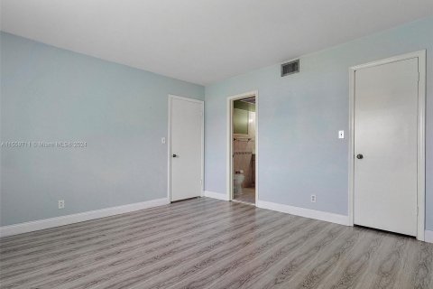 Condominio en venta en Wilton Manors, Florida, 1 dormitorio, 69.68 m2 № 1081316 - foto 4