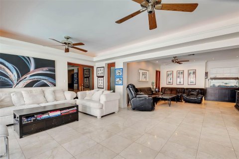 House in Coral Gables, Florida 4 bedrooms, 210.7 sq.m. № 1161185 - photo 4