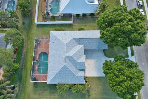 House in Vero Beach, Florida 3 bedrooms, 220.46 sq.m. № 1161999 - photo 3