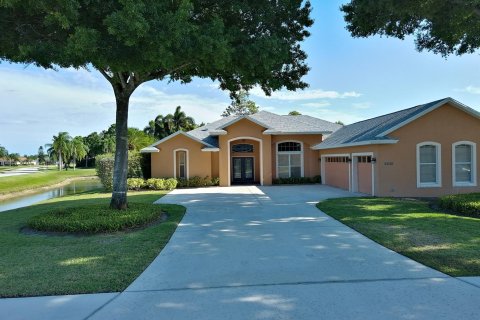 House in Vero Beach, Florida 3 bedrooms, 220.46 sq.m. № 1161999 - photo 29