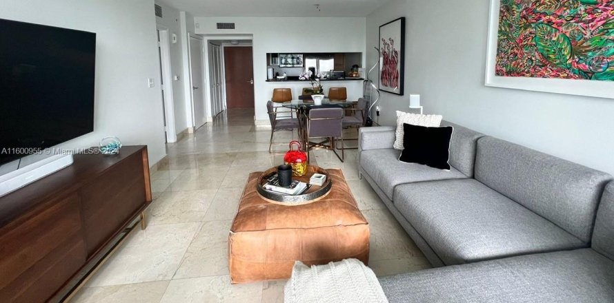 Condominio en Miami, Florida, 1 dormitorio  № 1216708