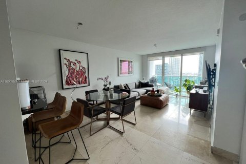 Condominio en venta en Miami, Florida, 1 dormitorio, 72 m2 № 1216708 - foto 2