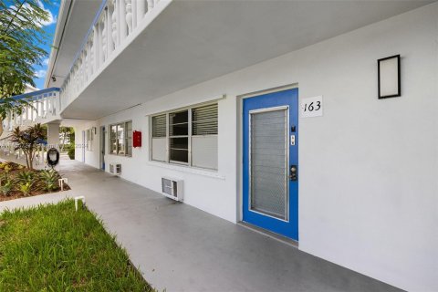 Copropriété à louer à Deerfield Beach, Floride: 1 chambre, 65.03 m2 № 1355019 - photo 2