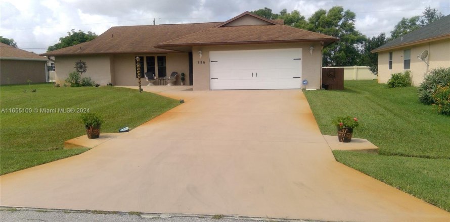 House in Port St. Lucie, Florida 3 bedrooms, 154.96 sq.m. № 1355015