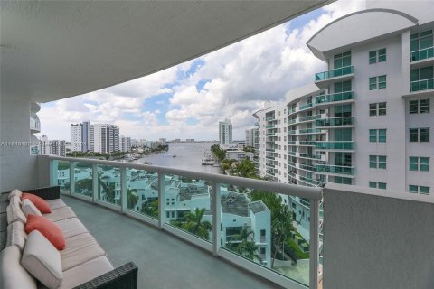 Copropriété à louer à North Bay Village, Floride: 2 chambres, 116.22 m2 № 1355016 - photo 2