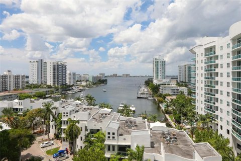 Copropriété à louer à North Bay Village, Floride: 2 chambres, 116.22 m2 № 1355016 - photo 4